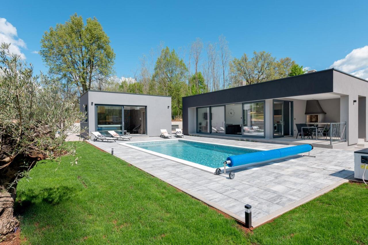 Green Luxury II With Heated Pool, Jacuzzi & Sauna Ruzici  Extérieur photo