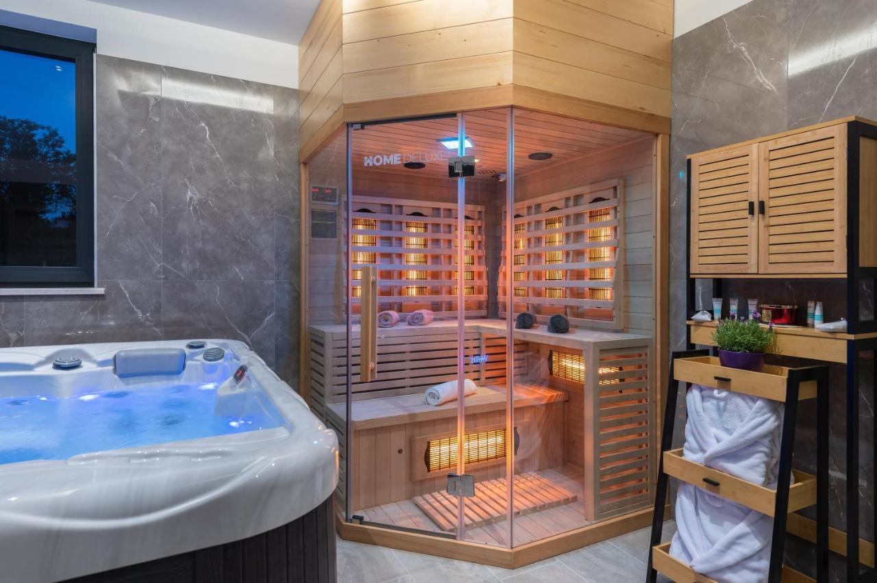 Green Luxury II With Heated Pool, Jacuzzi & Sauna Ruzici  Extérieur photo