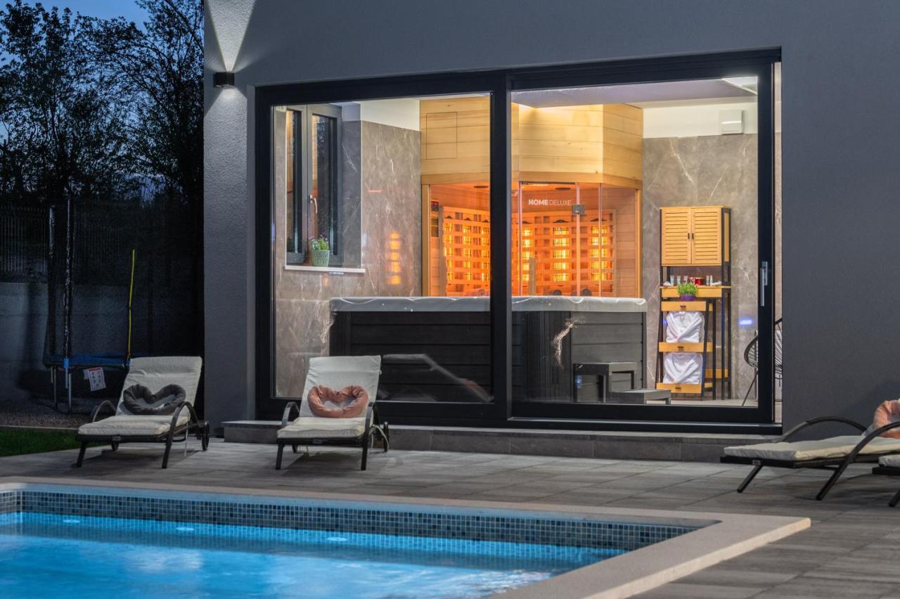Green Luxury II With Heated Pool, Jacuzzi & Sauna Ruzici  Extérieur photo