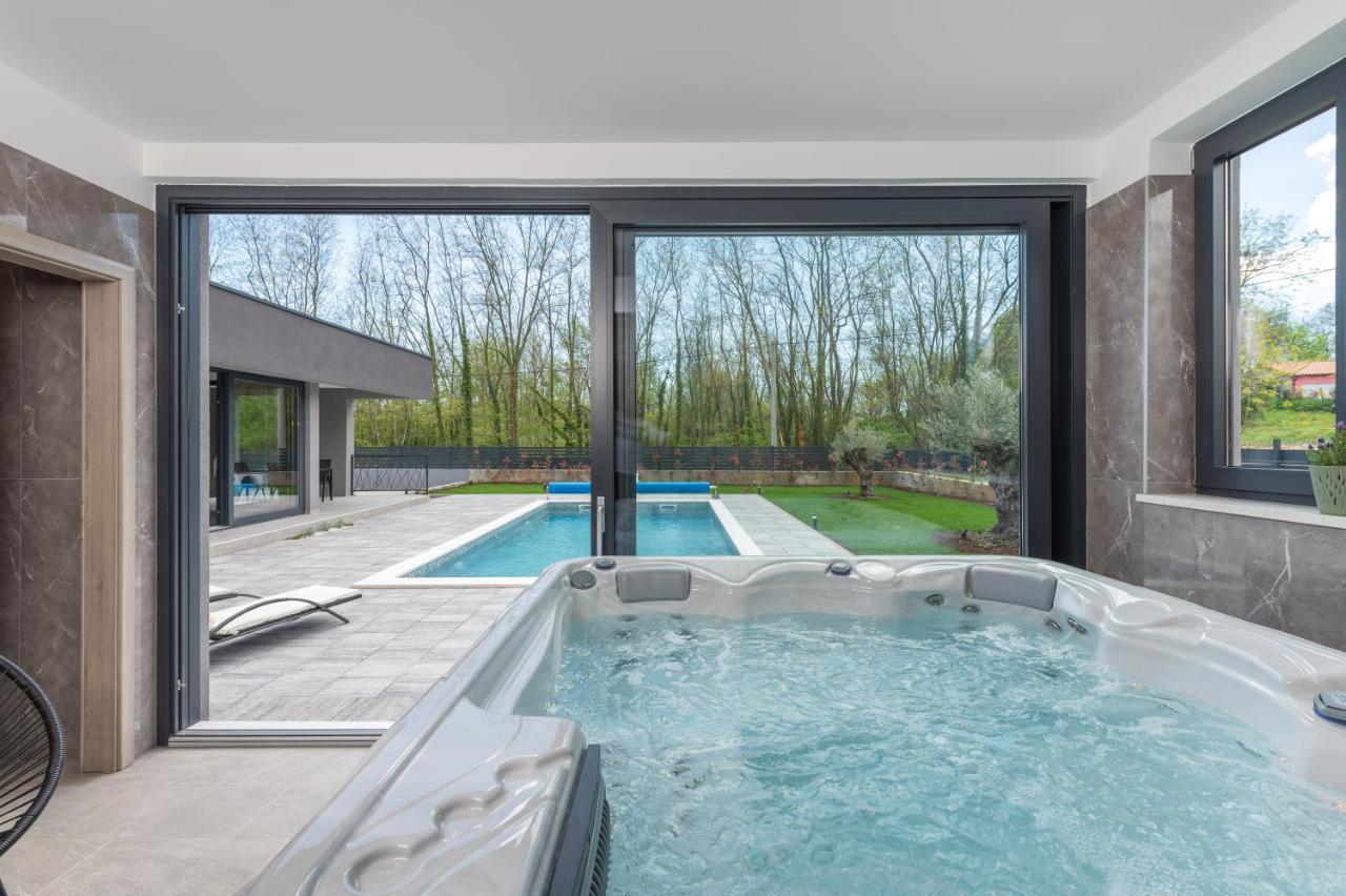 Green Luxury II With Heated Pool, Jacuzzi & Sauna Ruzici  Extérieur photo