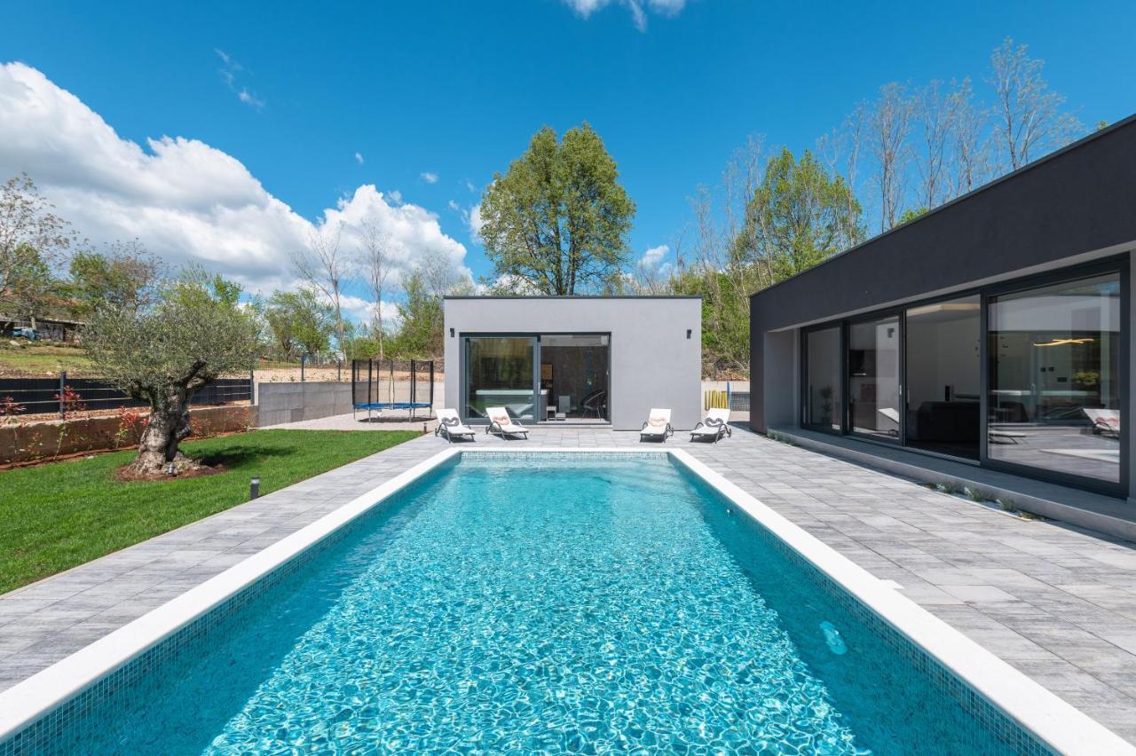 Green Luxury II With Heated Pool, Jacuzzi & Sauna Ruzici  Extérieur photo
