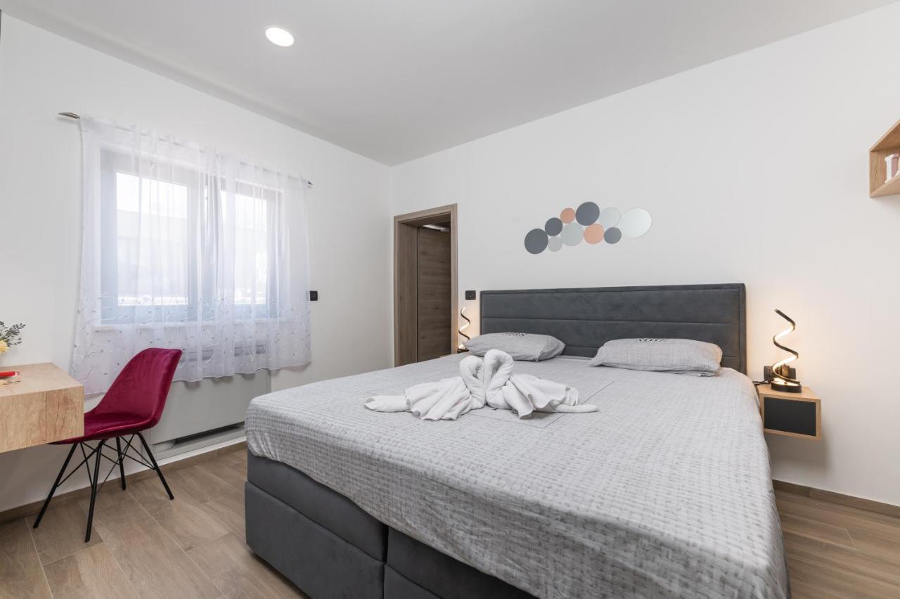 Green Luxury II With Heated Pool, Jacuzzi & Sauna Ruzici  Extérieur photo