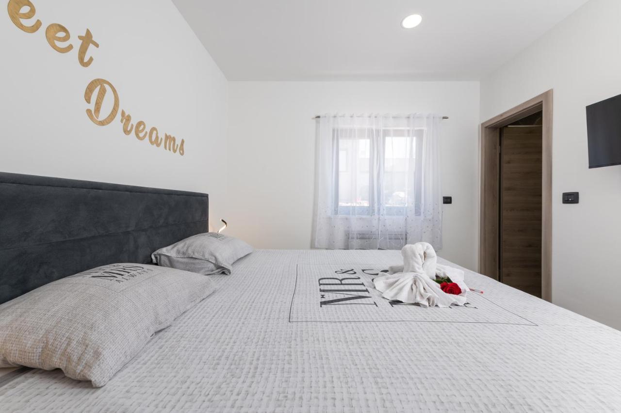 Green Luxury II With Heated Pool, Jacuzzi & Sauna Ruzici  Extérieur photo