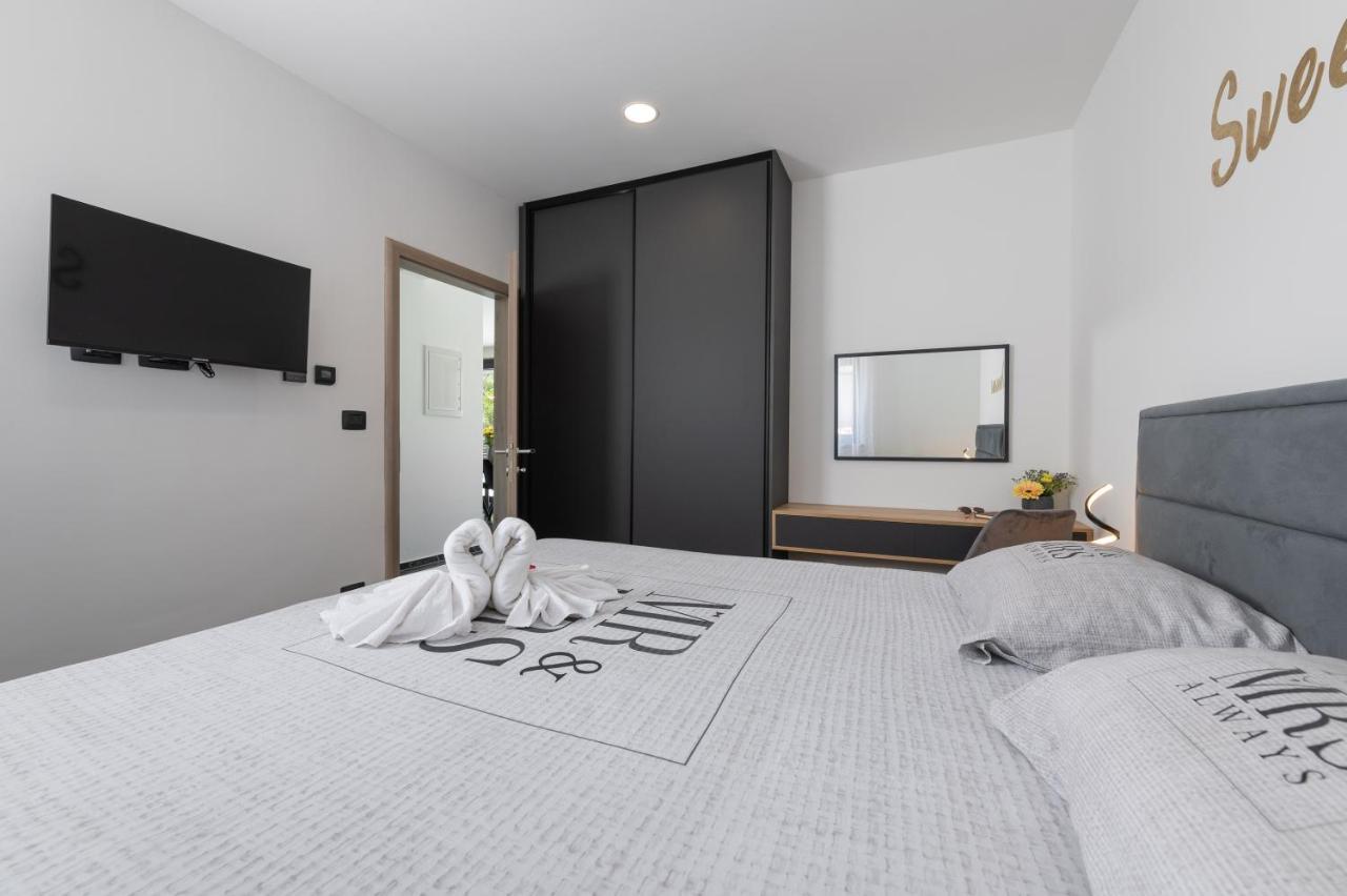 Green Luxury II With Heated Pool, Jacuzzi & Sauna Ruzici  Extérieur photo