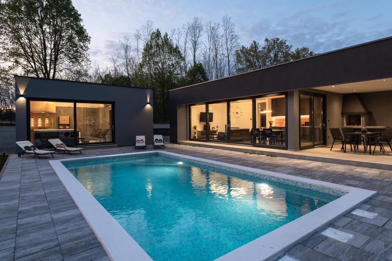 Green Luxury II With Heated Pool, Jacuzzi & Sauna Ruzici  Extérieur photo